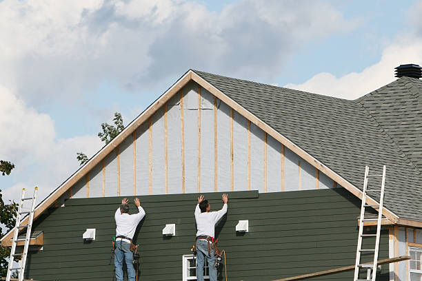 Professional Siding technician working in Hempstead, TX